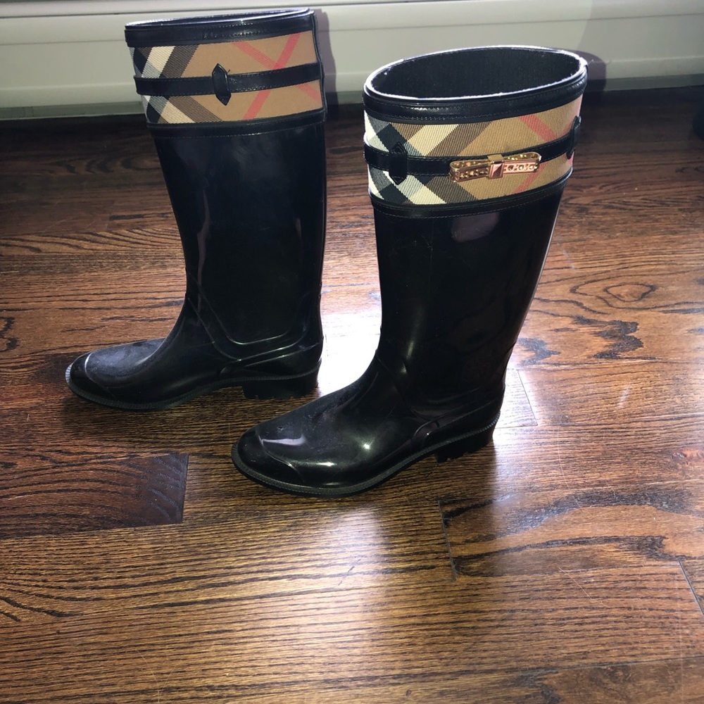 Burberry rainboots